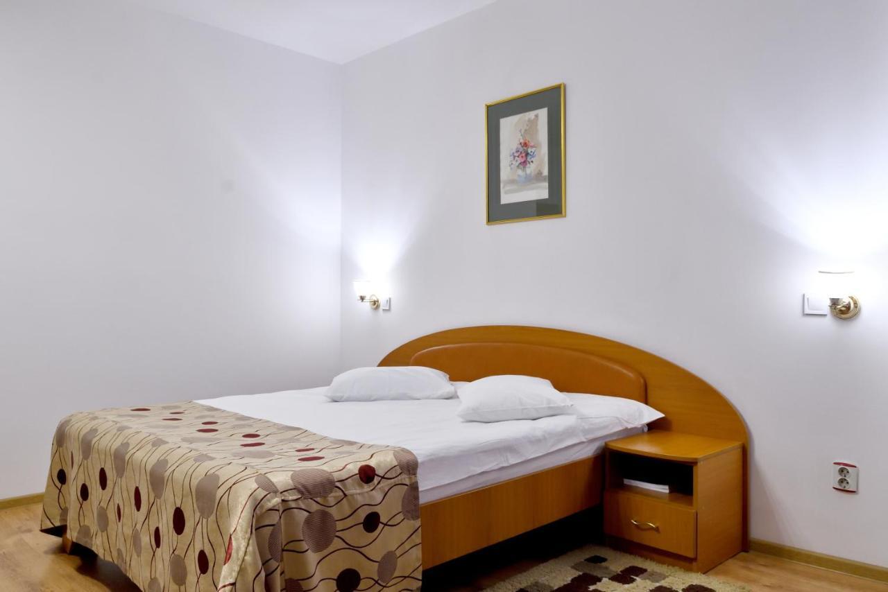 Hotel Select Tulcsa Kültér fotó