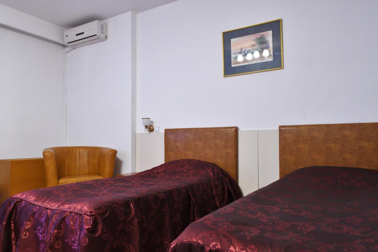 Hotel Select Tulcsa Kültér fotó
