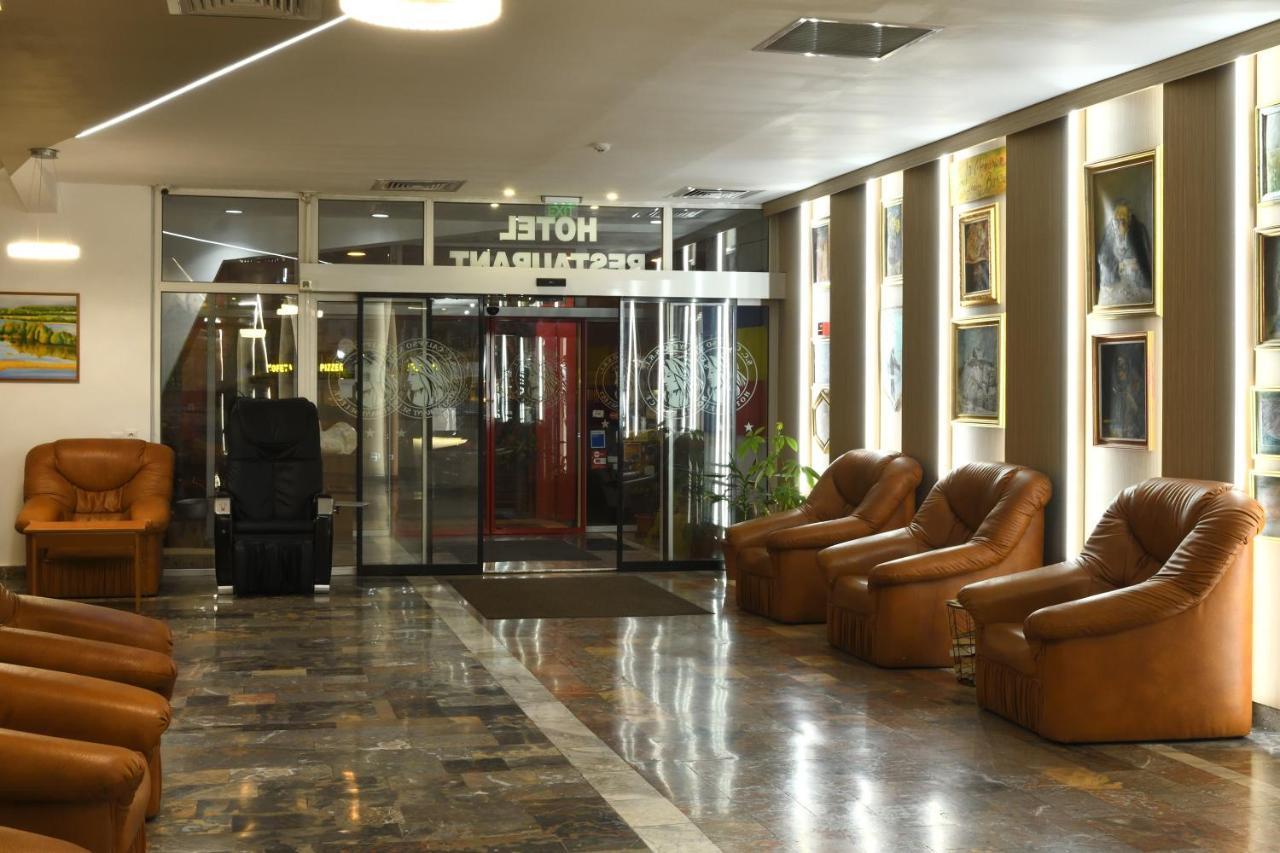 Hotel Select Tulcsa Kültér fotó