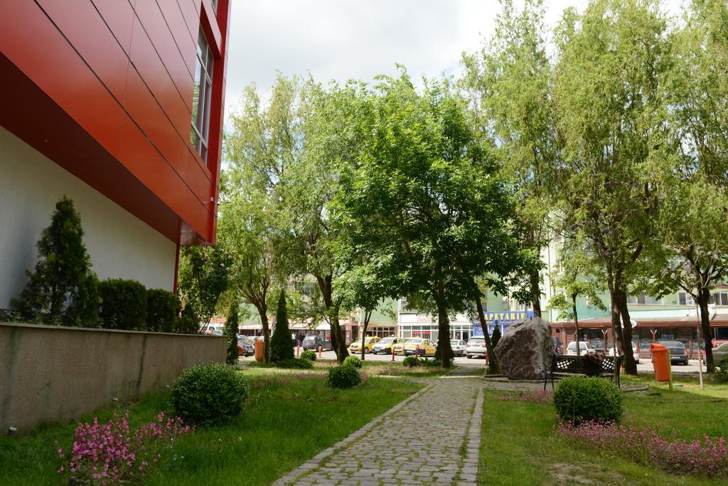 Hotel Select Tulcsa Kültér fotó