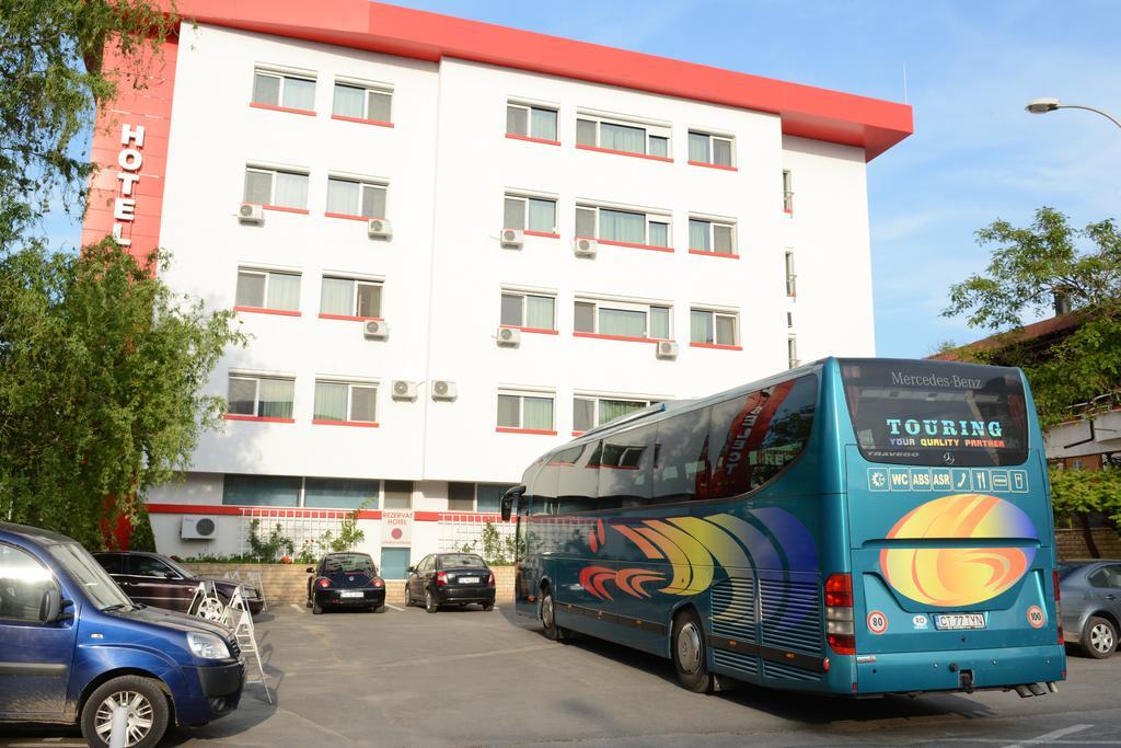 Hotel Select Tulcsa Kültér fotó