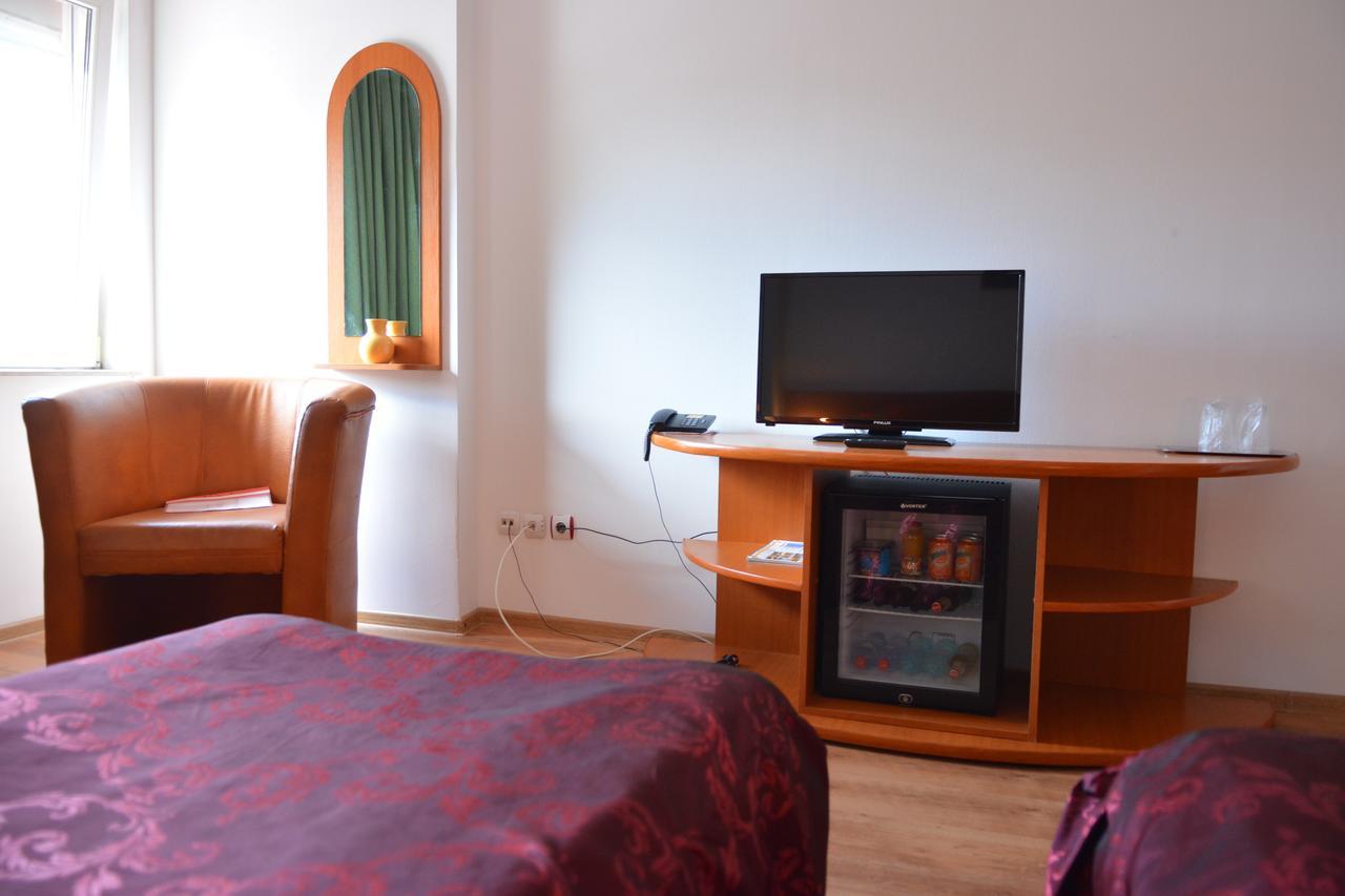 Hotel Select Tulcsa Kültér fotó