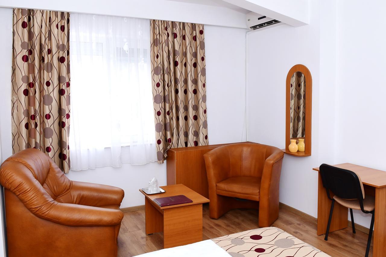Hotel Select Tulcsa Kültér fotó