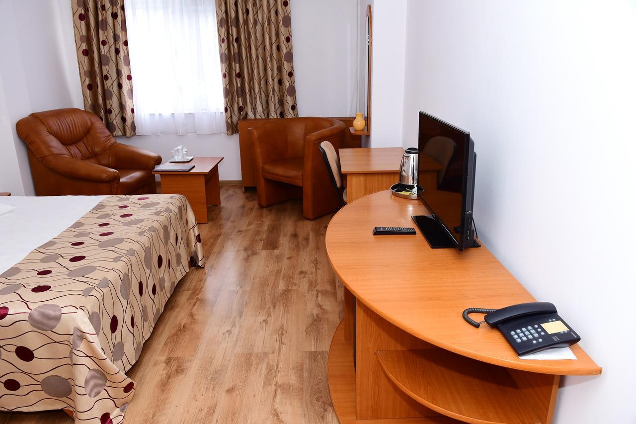 Hotel Select Tulcsa Kültér fotó