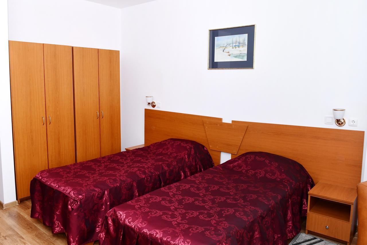 Hotel Select Tulcsa Kültér fotó